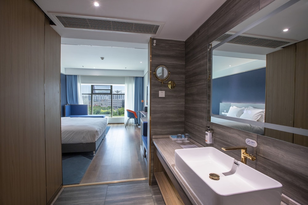 Suite, Multiple Beds - Photo 4