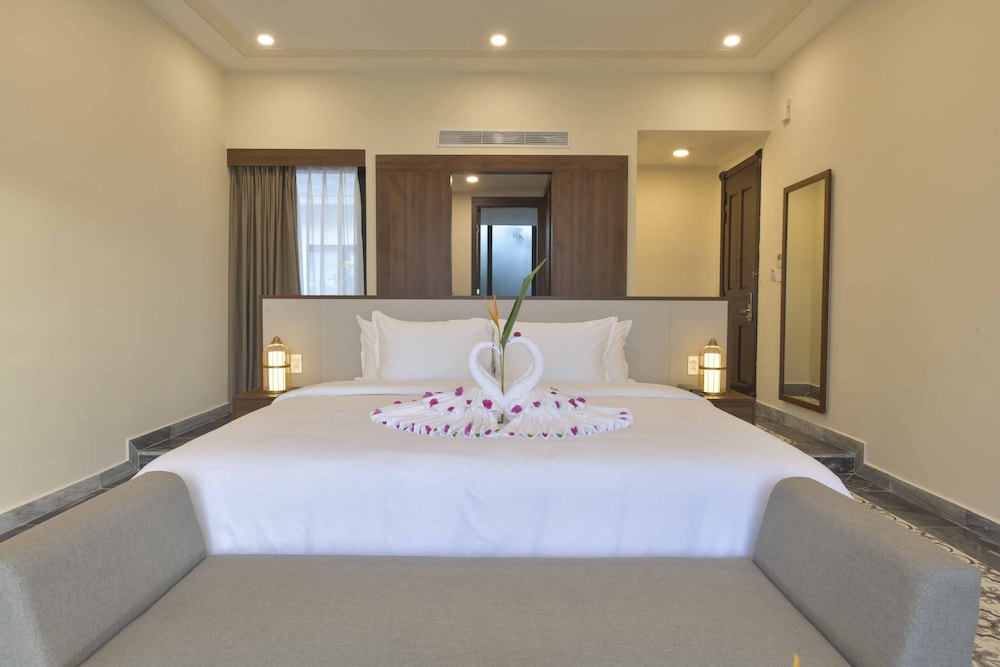 River & Lake View Villa - Photo 8