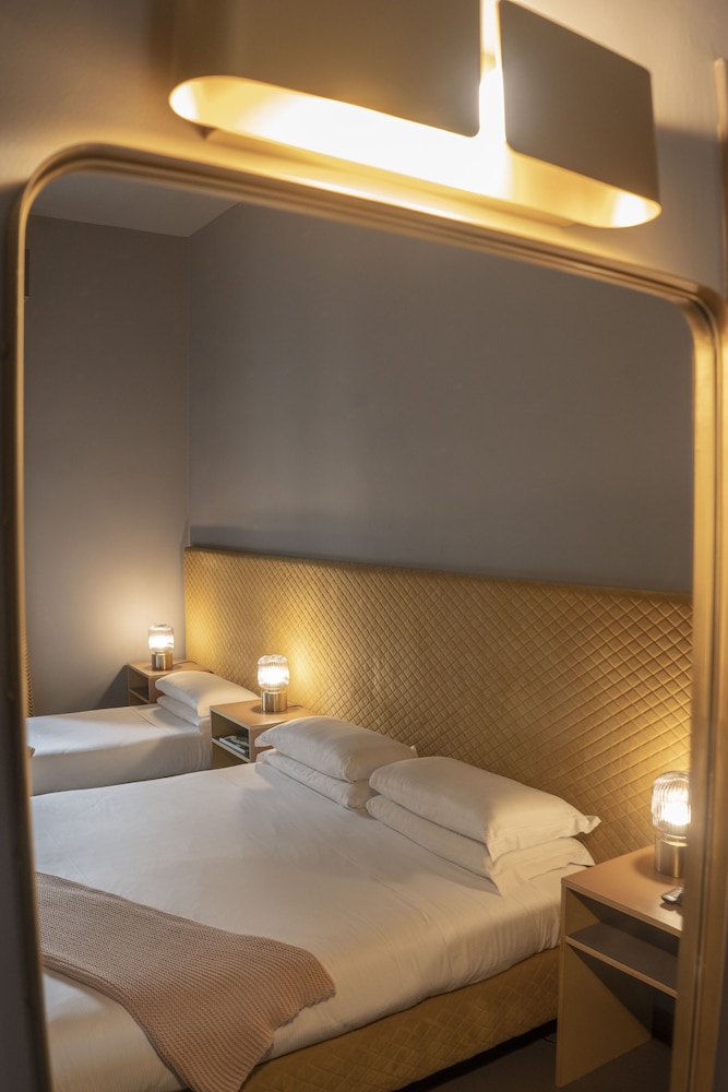 Triple Room thumbnail 5