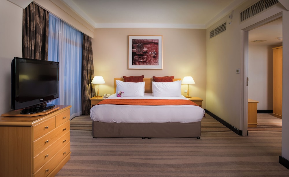 Suite, 2 Bedrooms, Balcony - Photo 9