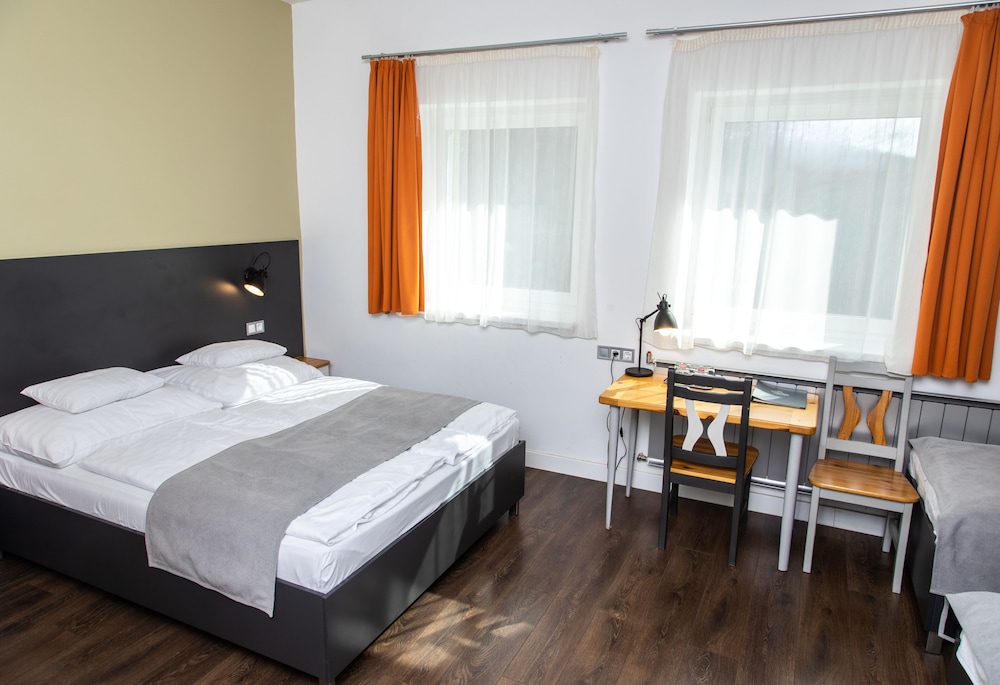 Room, Multiple Beds photo 1