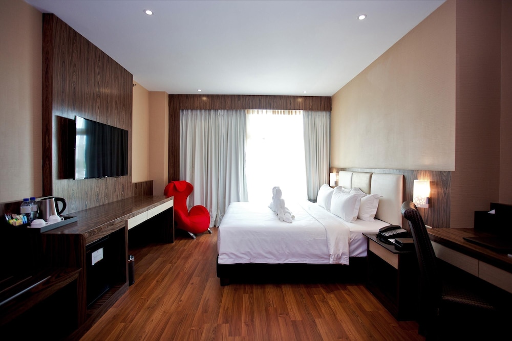 Deluxe Twin Room, Partial Sea View - Leisure Only - Photo 11