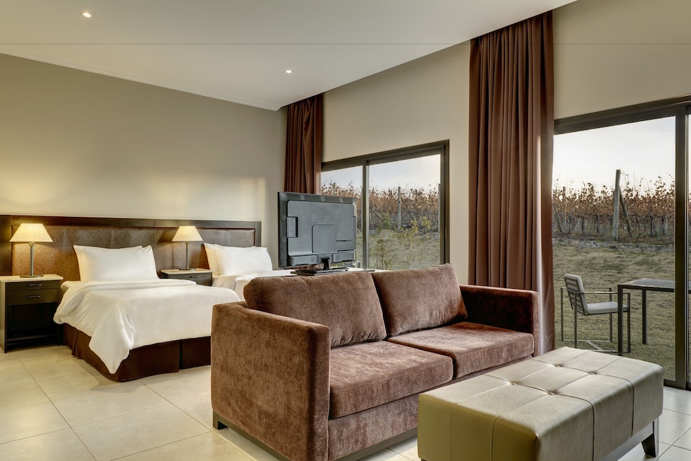 Grand Room, 2 Twin Beds, Mountain View (Balcony)