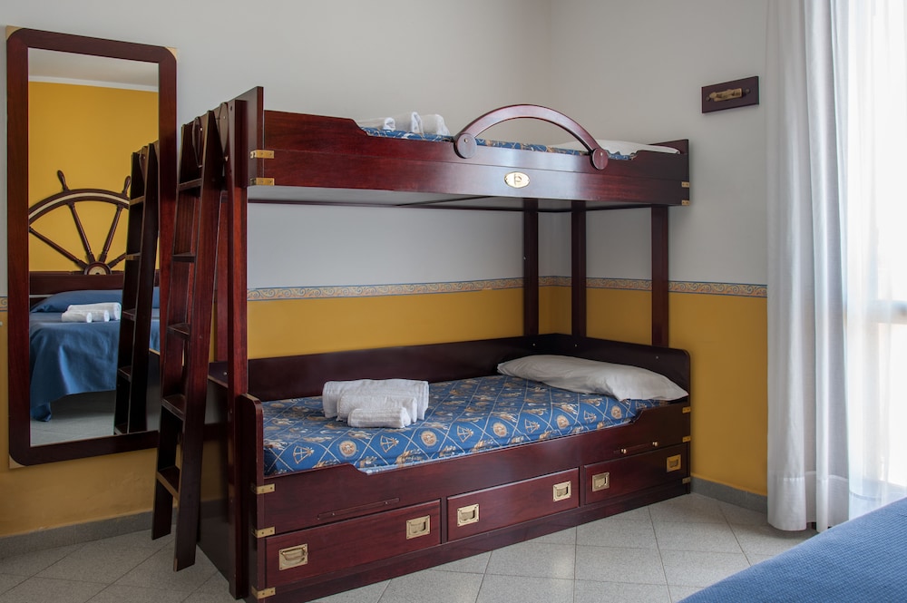 Quadruple Room, Multiple Beds, Sea View photo 1