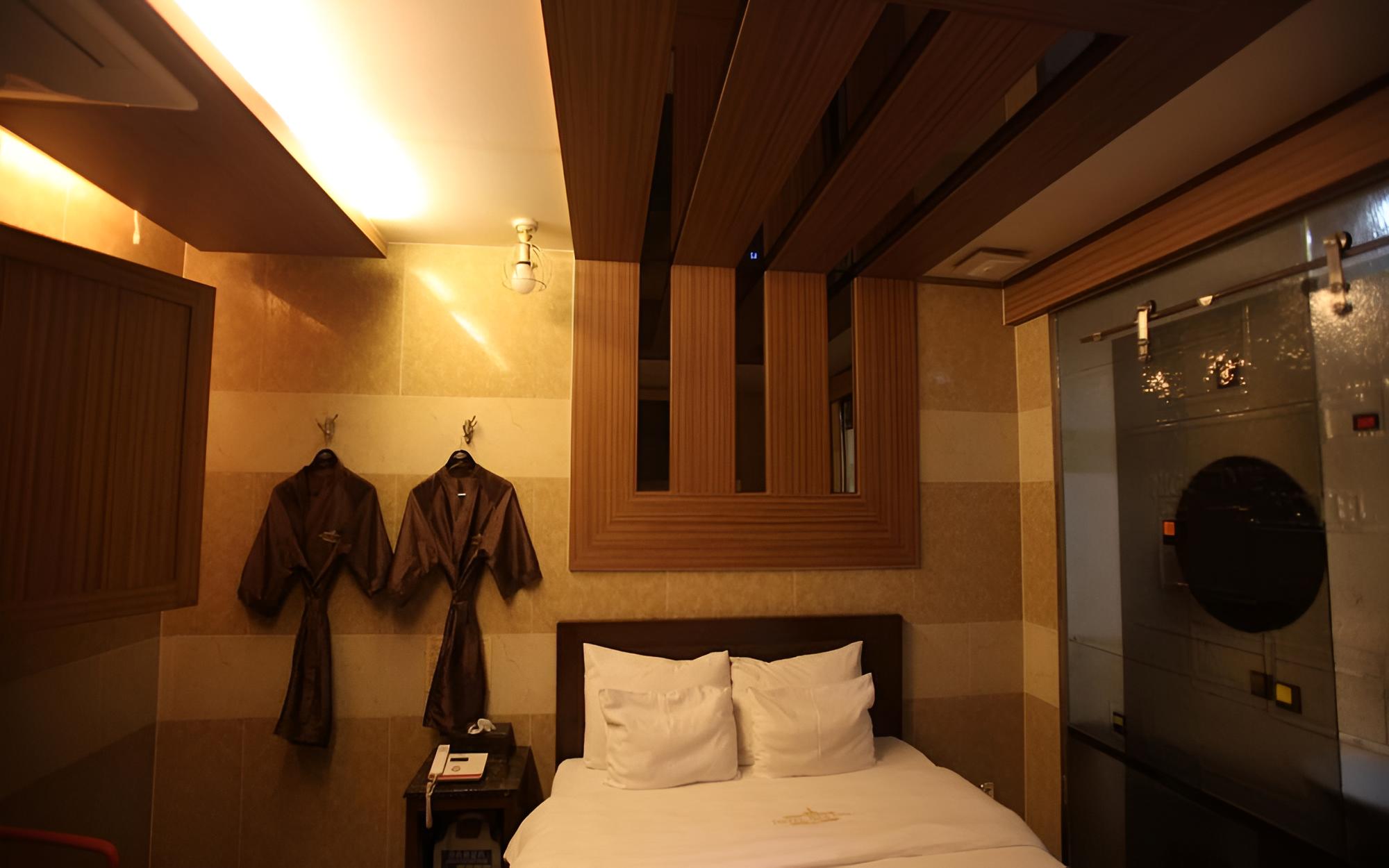 Room (Standard (no parking allowed))
