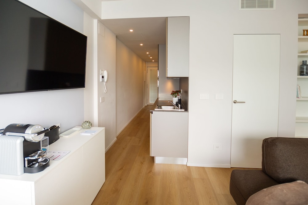 Deluxe Double or Twin Room - Photo 8