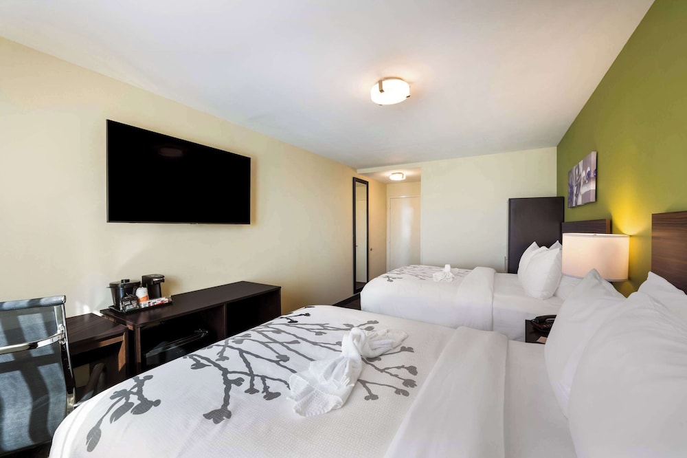 Standard Room, 2 Queen Beds, Non Smoking photo 2