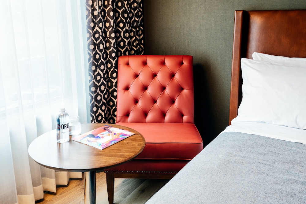 Studio Suite, 1 King Bed, Non Smoking, Corner