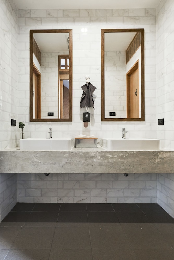 Basic studio with shared bathroom photo 3