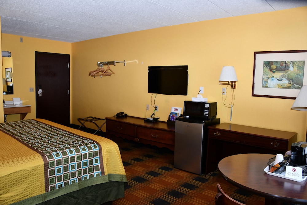 Standard Room, 1 King Bed, Non Smoking photo 1