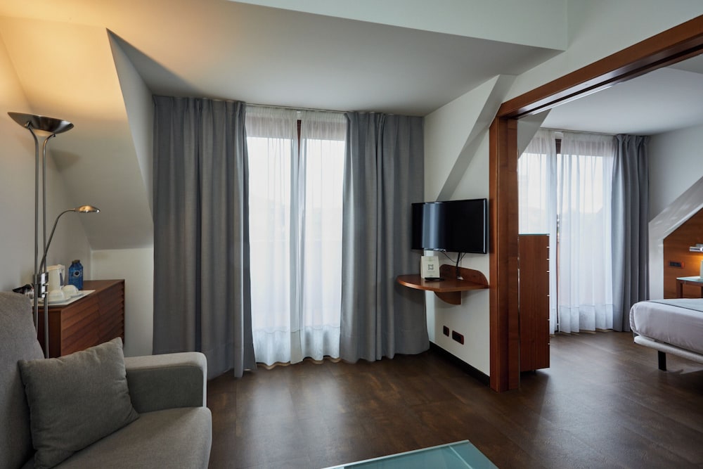 Junior Suite, Balcony (1 Adult) - Photo 2