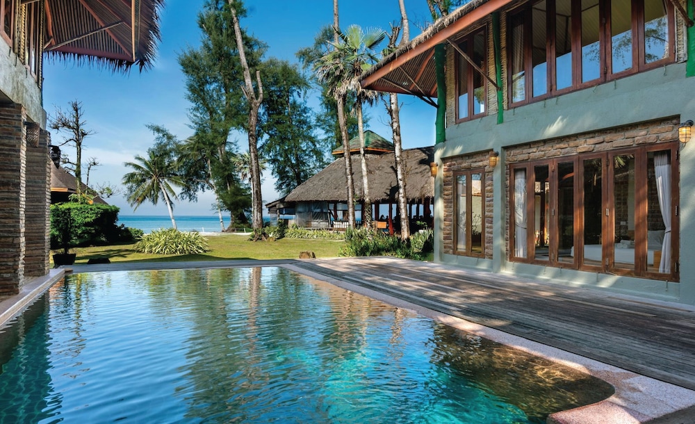 Pool Side Villa Sea View photo 2