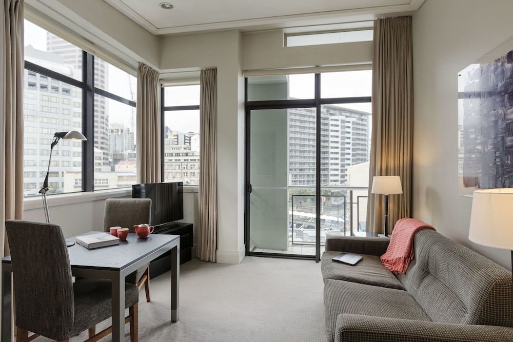 Suite, 1 Bedroom, Marina View - Photo 1