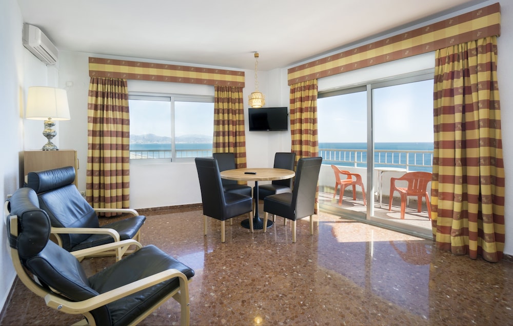 Apartamento, 1 dormitorio, vista parcial al mar