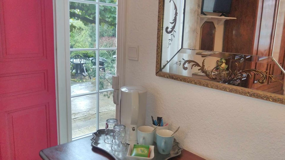 Comfort Double Room, Ensuite, Garden View (La Grenouille Verte) photo 3