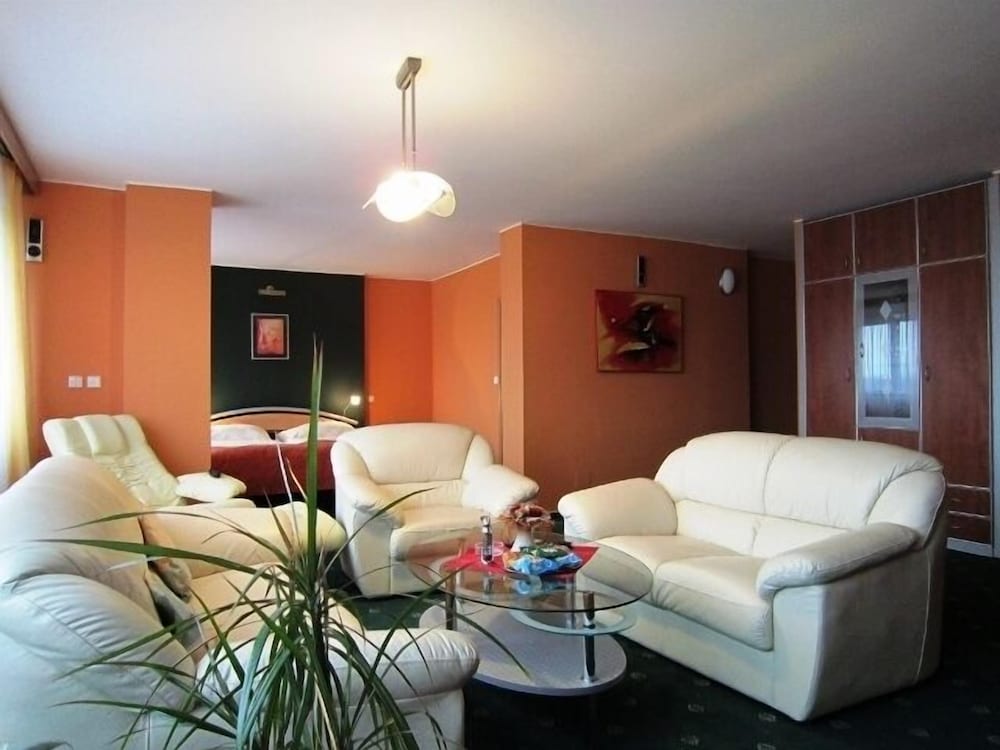 Apartment photo 2