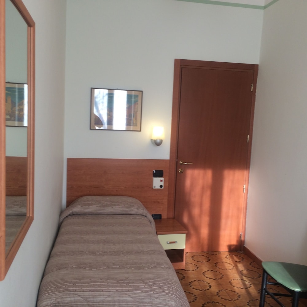 Standard Single Room photo 3