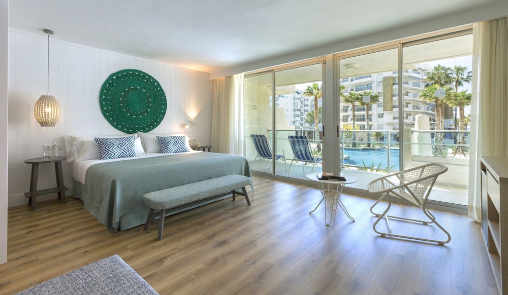 Premium Suite Mediterranea with Terrace Pool View (Spa Access) - Photo 2