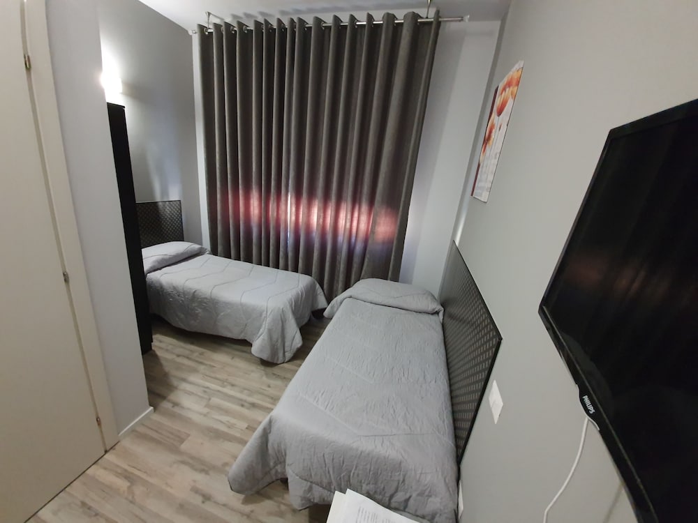 Twin Room - Photo 1