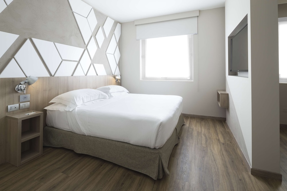 Executive Room, Multiple Beds, Non Smoking - Photo 1