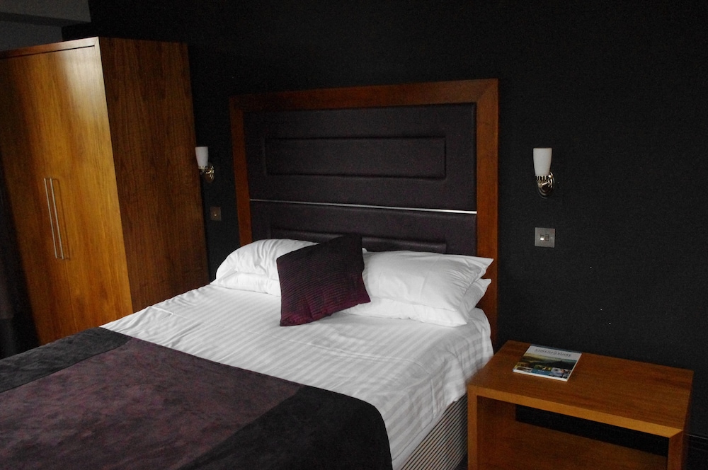 Deluxe Suite, Ensuite photo 3