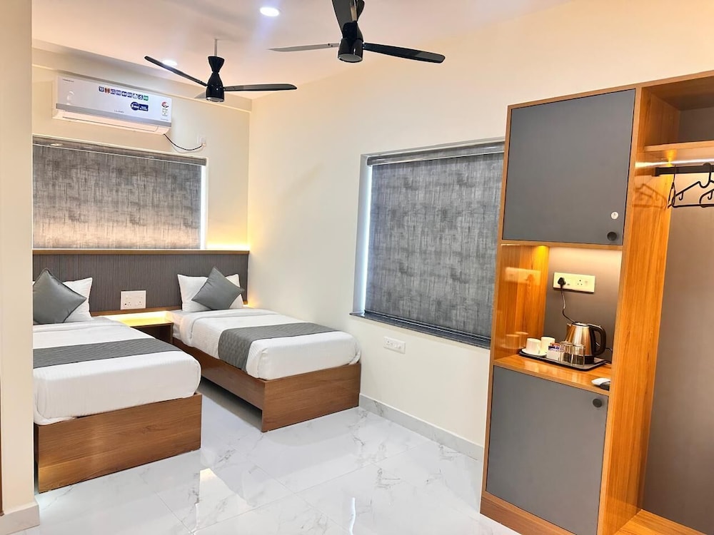 Basic Double or Twin Room, City View