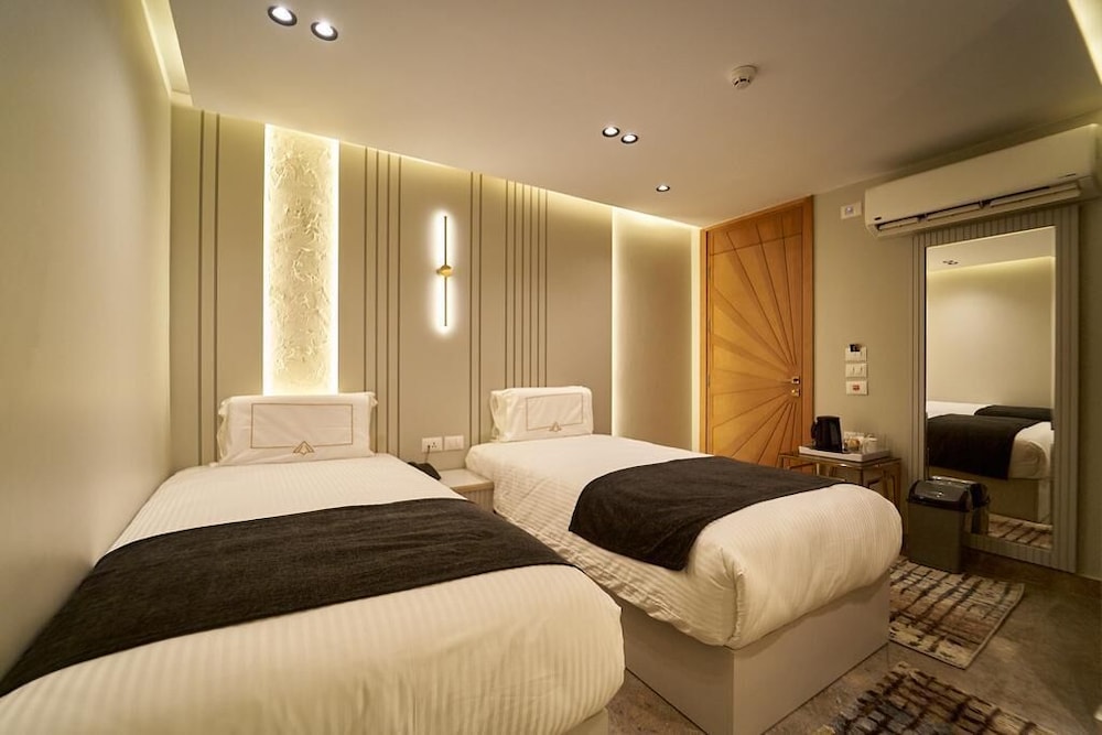 Standard Twin Room - Photo 4