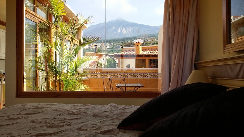 Honeymoon Suite, 1 King Bed, Hot Tub - Photo 8