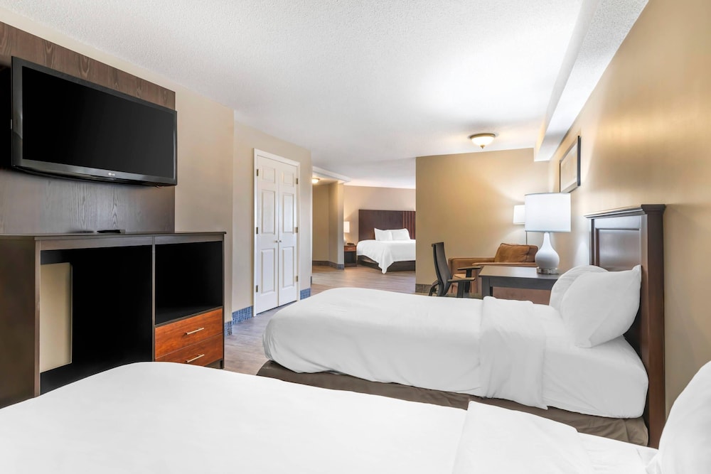 Suite, Multiple Beds, Non Smoking - Photo 3