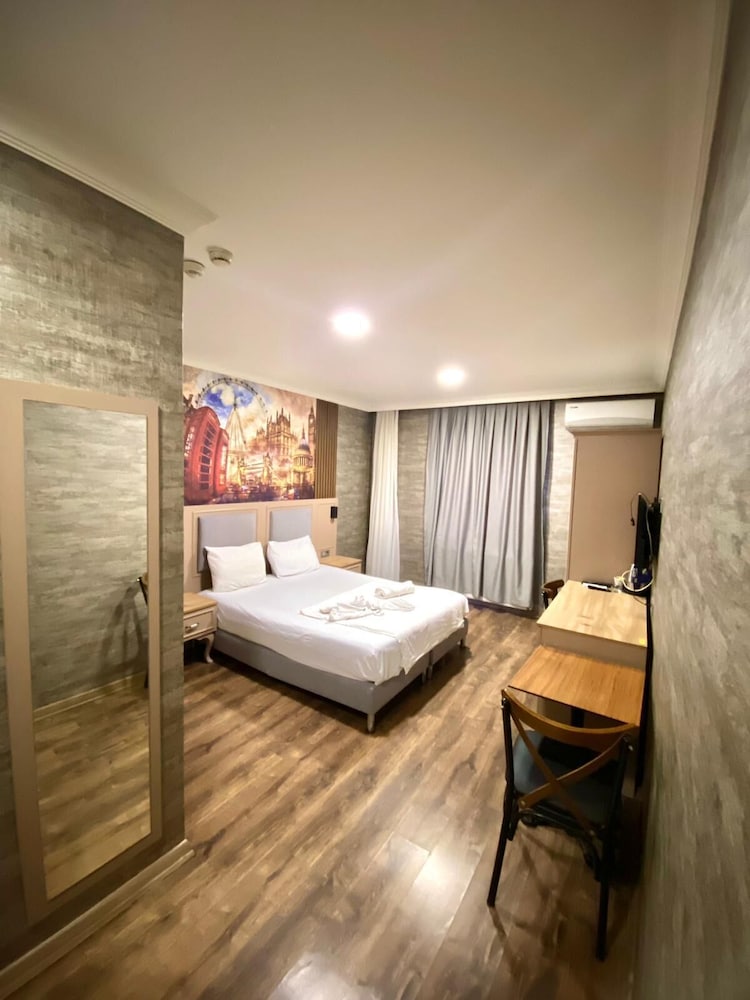 Standard Room, 1 Queen Bed photo 3