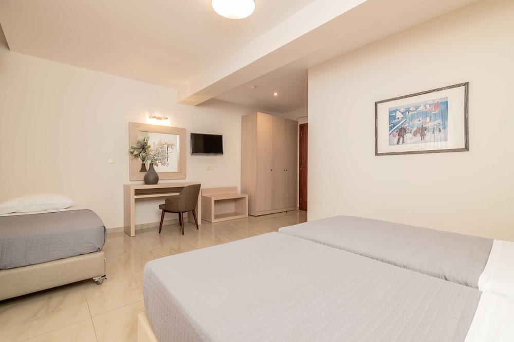 Standard Double or Twin Room, Pool View - Photo 5