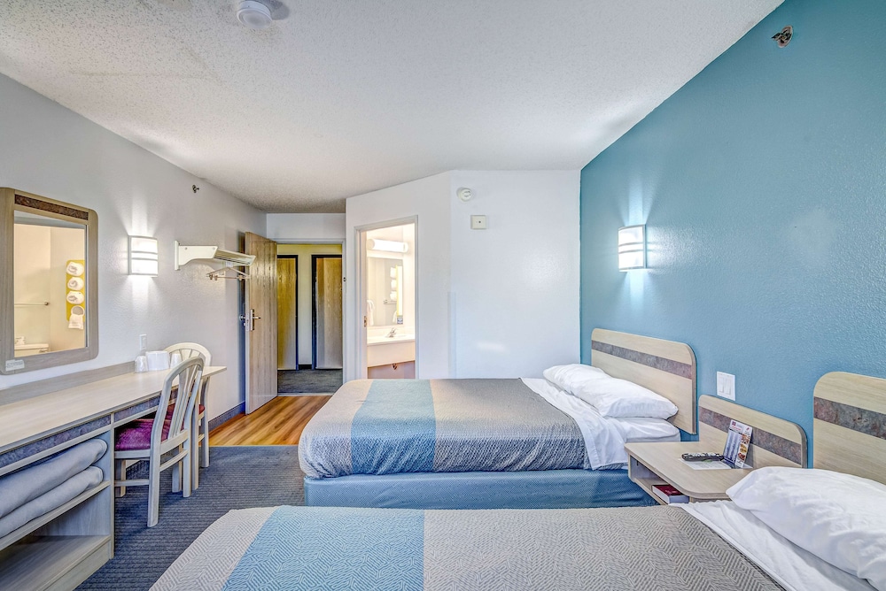 Standard Room, 2 Double Beds, Non Smoking, Refrigerator & Microwave - Photo 16