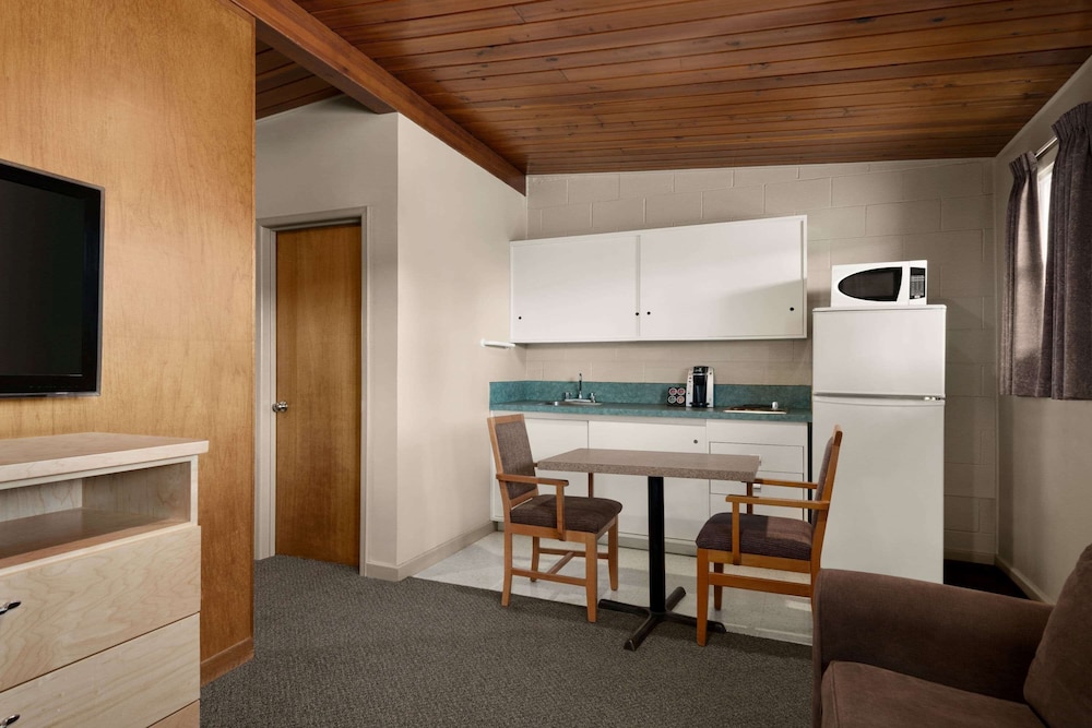 Room, 1 Double Bed, Smoking, Kitchenette photo 2
