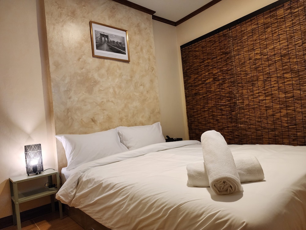 Comfort Room, 1 Queen Bed, Connecting Rooms, Ground Floor photo 3