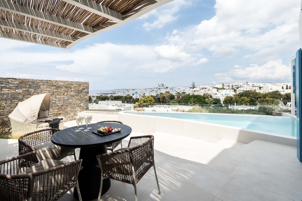 Deluxe Suite with Private Pool & Sea View photo 2