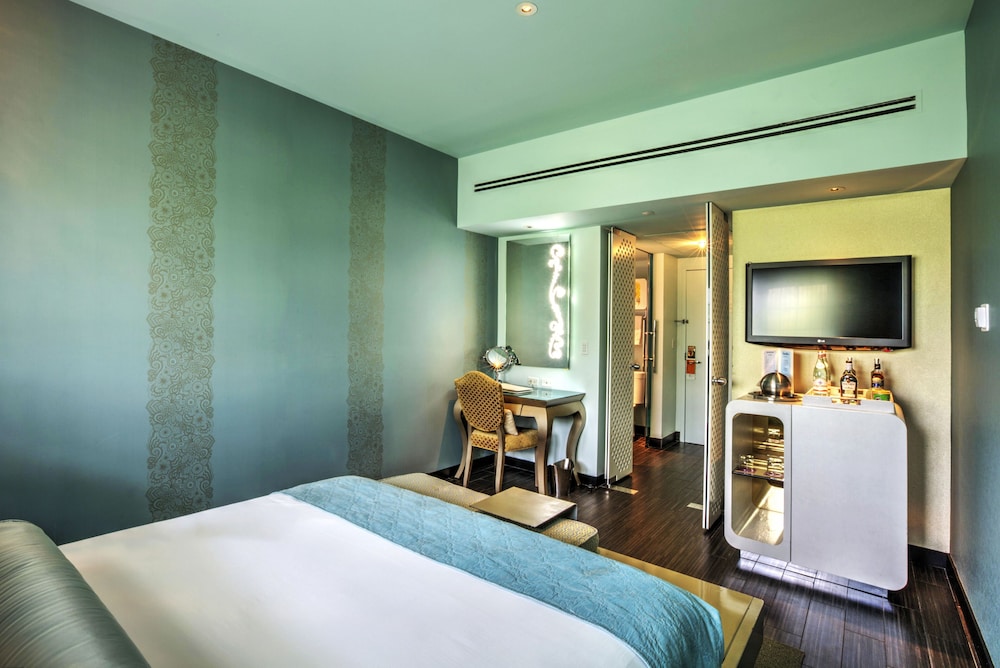 Room, 1 King Bed (Bronze) - Photo 2