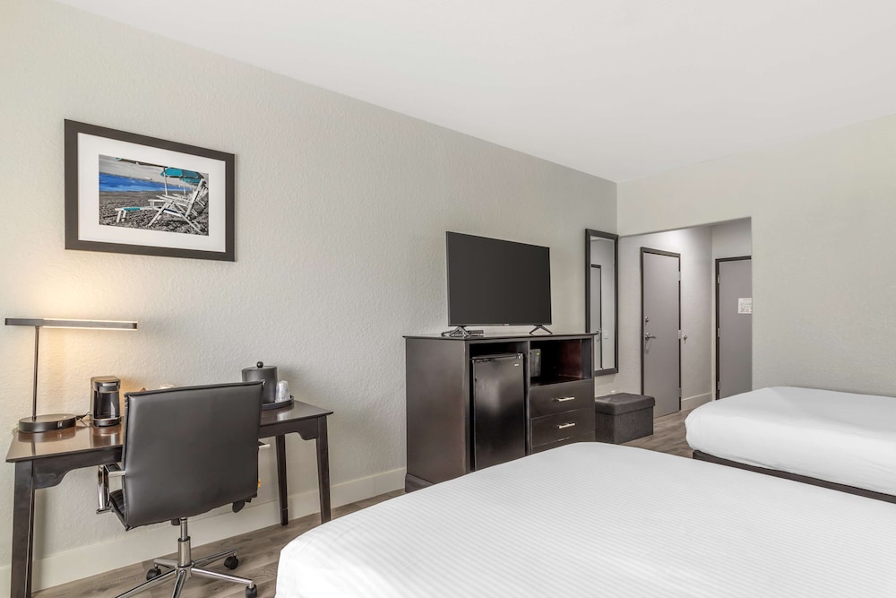 Standard Room, 2 Queen Beds, Accessible, Refrigerator & Microwave - Photo 3