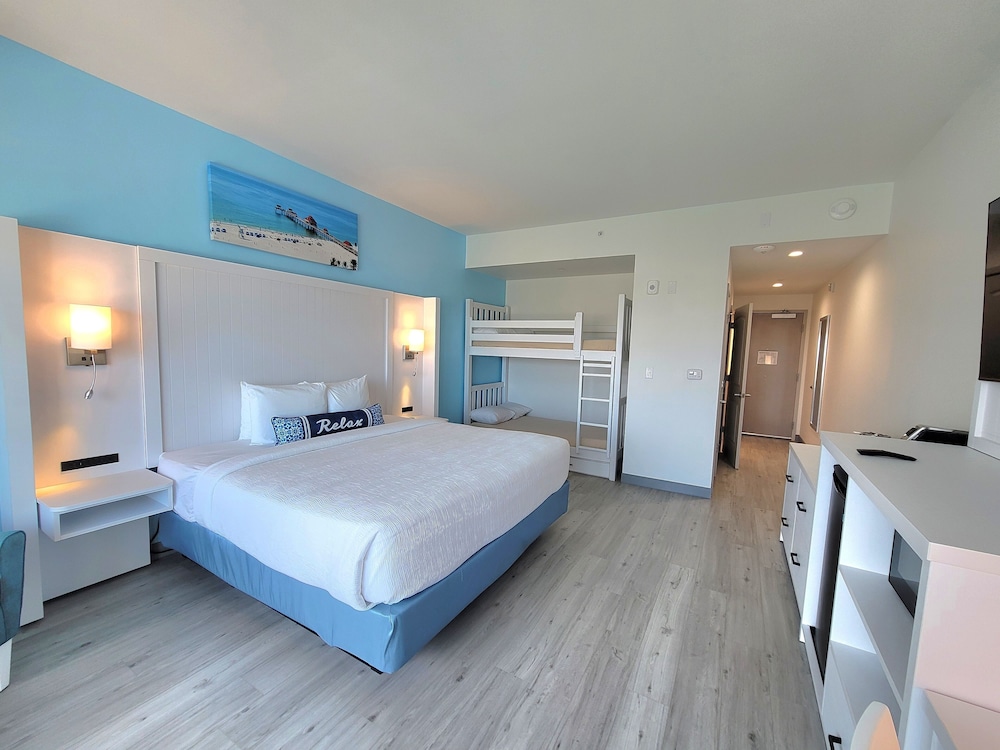 Family Room, 1 Bedroom, Balcony, Pool View