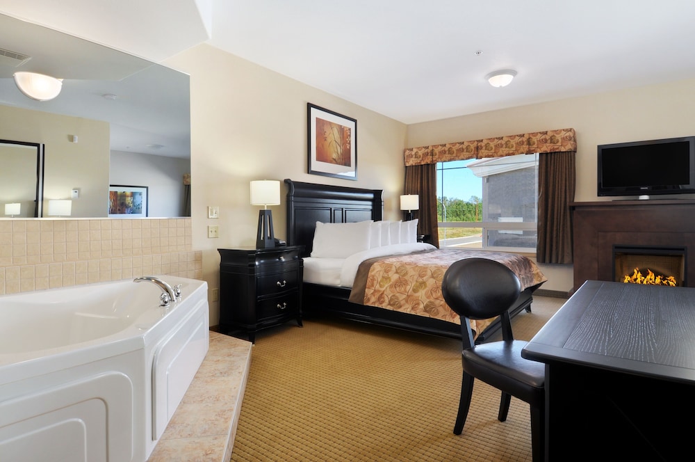 Suite, 1 King Bed, Non Smoking, Hot Tub - Photo 2