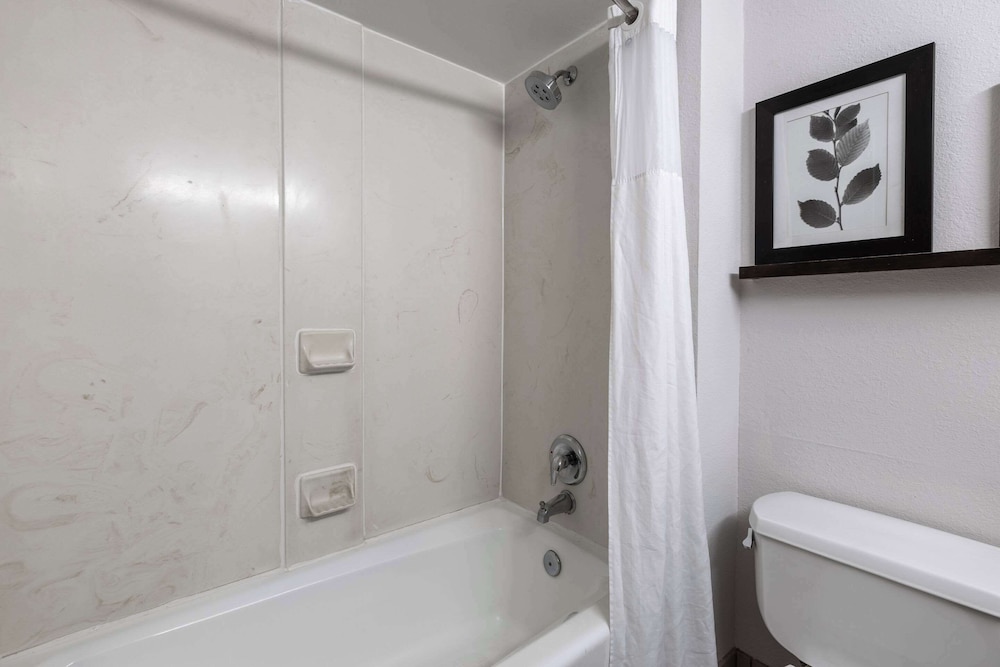 Suite, Multiple Beds, Non Smoking - Photo 3