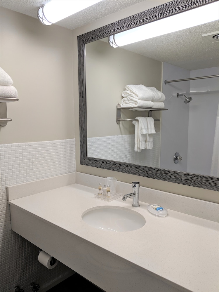 Room, 2 Queen Beds, Beachside - Photo 4