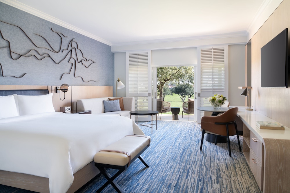 Suite, 1 King Bed, Golf View (Balcony) - Photo 4