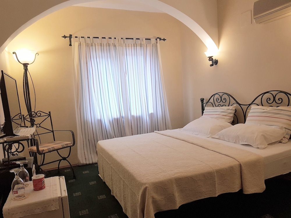 Standard Double or Twin Room photo 3