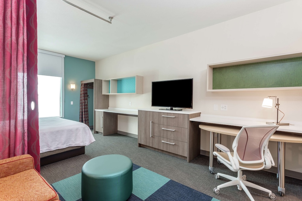 Studio Suite, 1 King Bed, Non Smoking - Photo 1