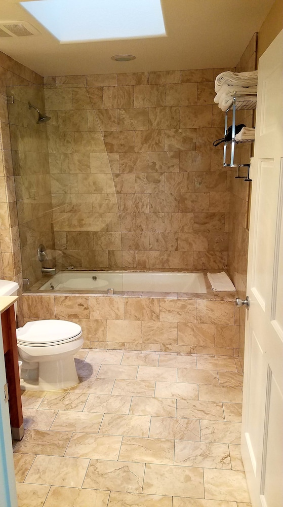 Mountain View King Room photo 2