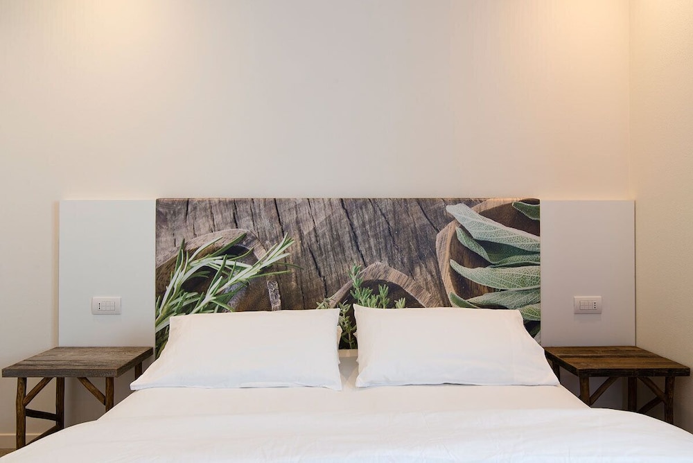 Superior Double or Twin Room, Balcony, Partial Sea View photo 2