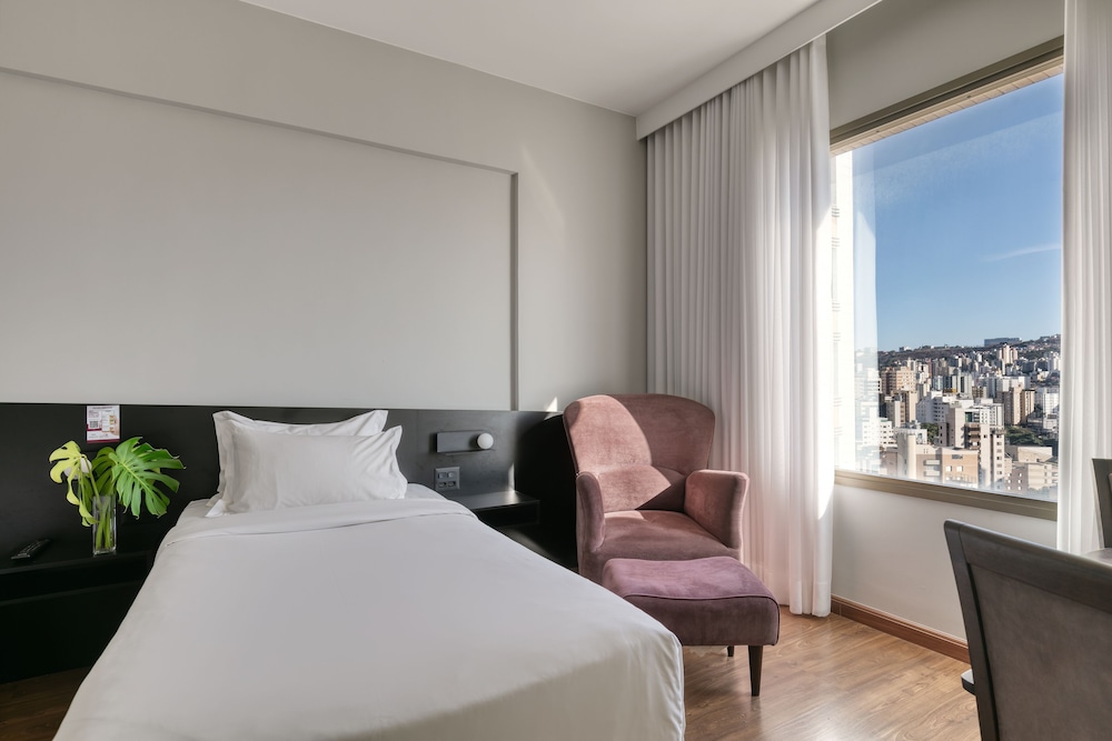 Standard Room, Multiple Beds - Photo 4