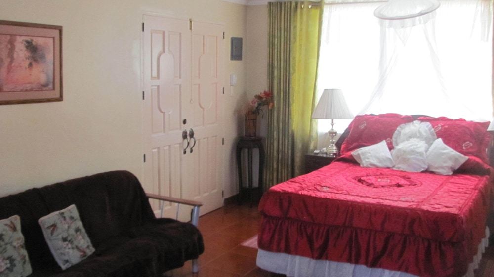 Deluxe Studio Suite photo 2