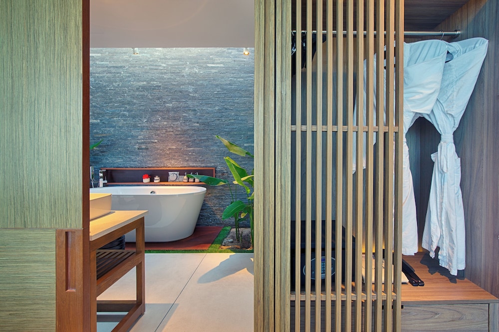 Beachfront Three-Bedroom Pool Villa (Spa Inclusive) photo 3