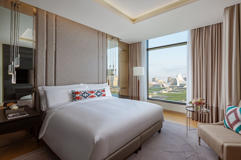 Junior Suite, 1 King Bed photo 3